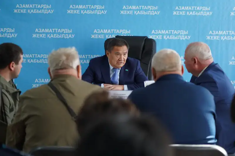 Обсуждение местных социальных изменений: аким Марат Ахметжанов встречается с жителями Егиндыкольского района Астане