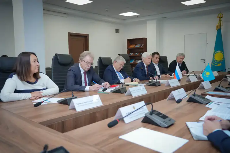 Министр науки и высшего образования РК встретился с делегацией Сибирского отделения Российской академии наук (2)