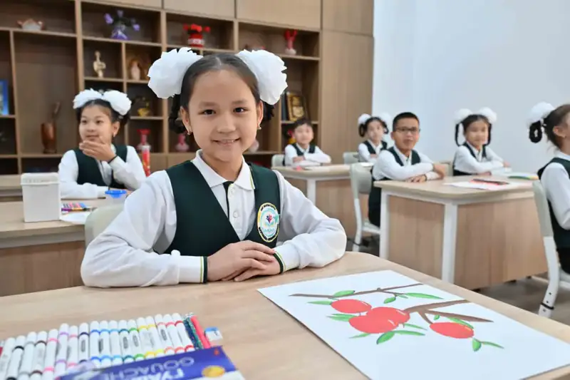 Глава государства ознакомился с деятельностью творческо-инновационной академии «Сыр жұлдыздары» (7)