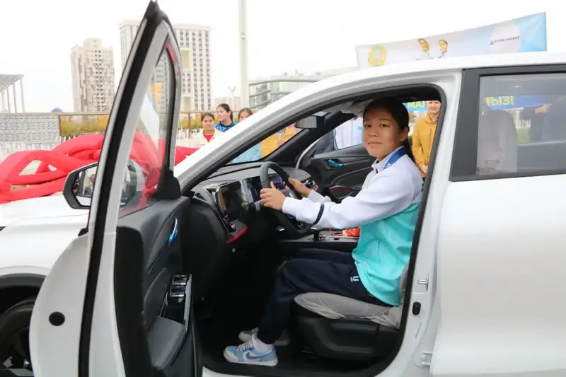 Туркестанская чемпионка мира Шугыла Умирбек получила автомобиль от акима области Астане