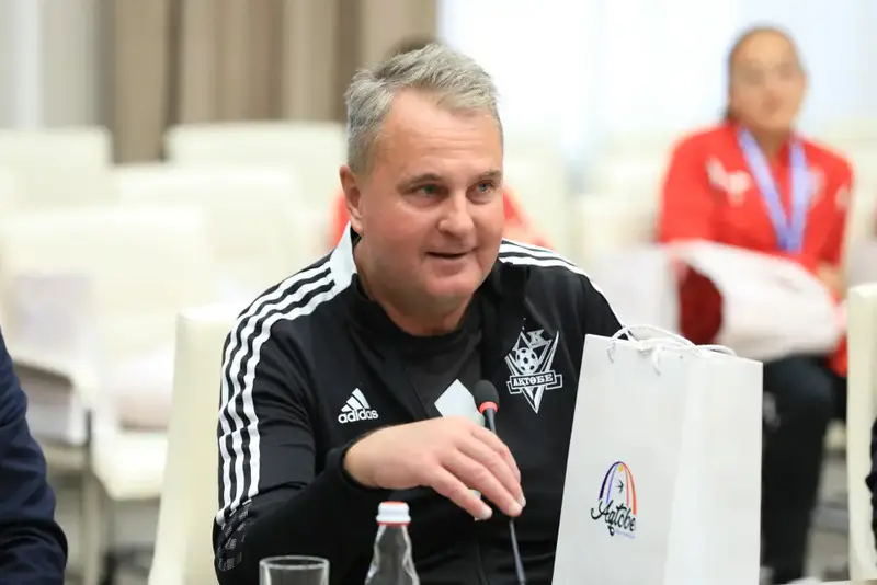 Аким области Асхат Шахаров принял женский футбольный клуб «Ақтөбе» - чемпионов Казахстана (2)