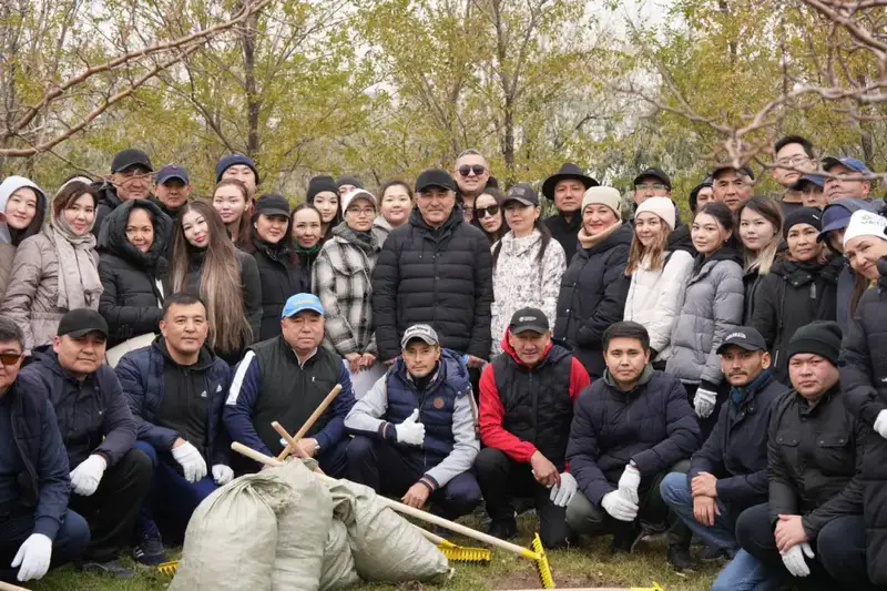 Более 200 специалистов Министерства водных ресурсов и ирригации вышли на субботник в рамках экологической акции «Таза Қазақстан» (6)