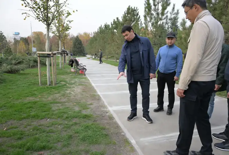 Аким города Алматы ознакомился с ходом строительства социальных и общественных объектов (2)