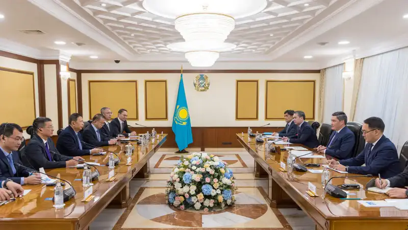 Олжас Бектенов и Чэнь Цзиньхэ обсудили инвестиционное сотрудничество в горно-металлургическом комплексе Астане