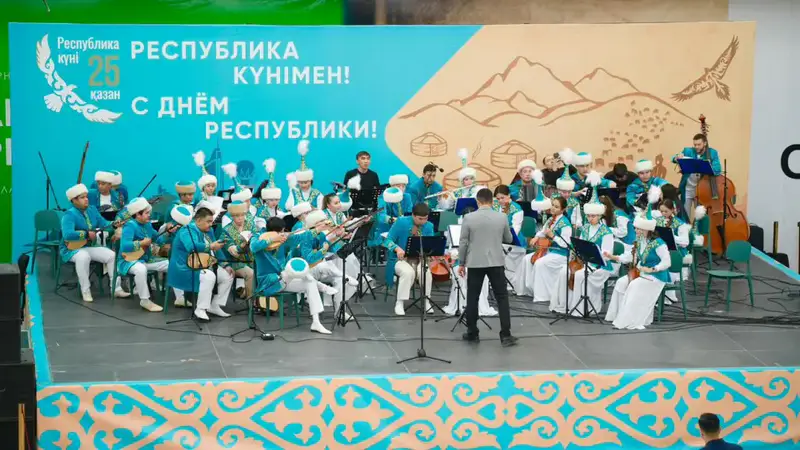 Аким области поздравил футболистов клуба «Алтай» с выходом в Премьер-лигу (3)