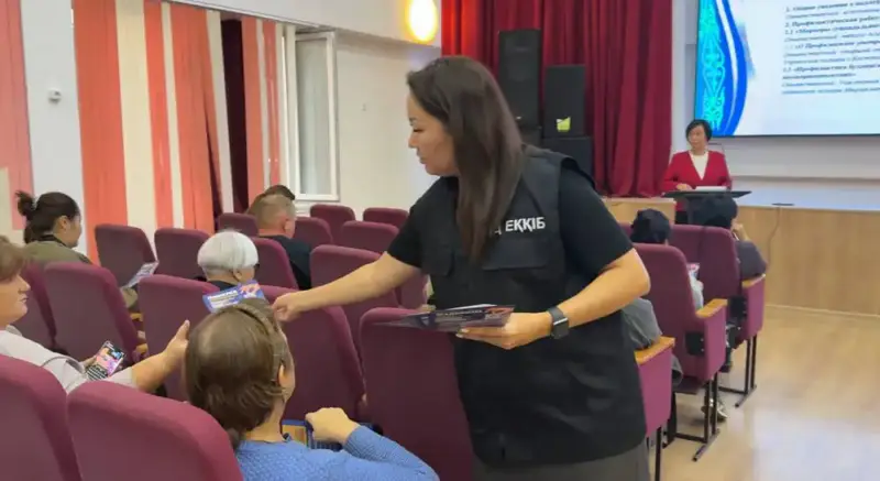 Полицейские обучают молодых костанайцев безопасности (4)