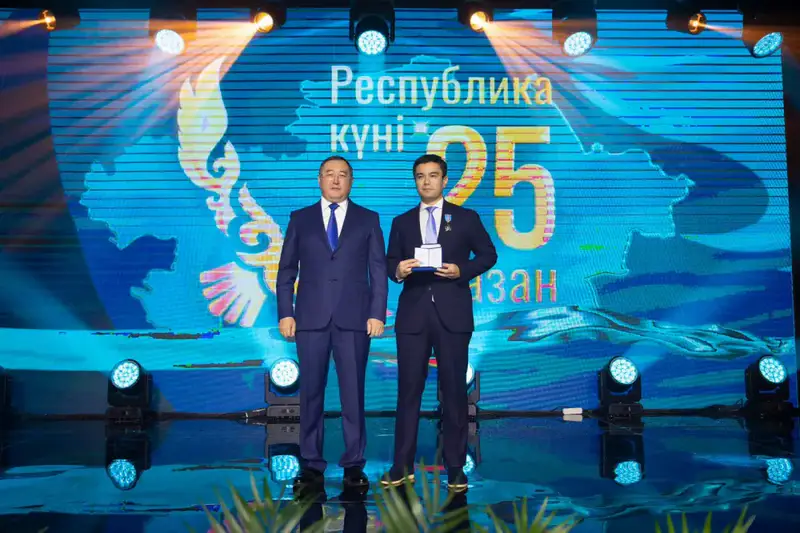 Флаг над Конаевом, награды, молодежь и вдохновение: как отметили День Республики в Алматинской области (9)