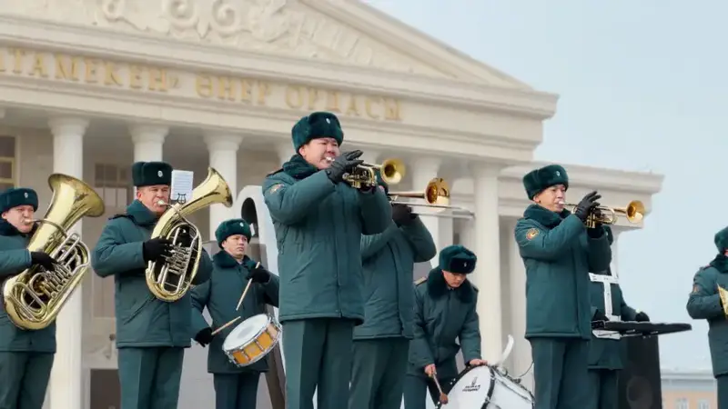 В Западно-Казахстанской области состоялась церемония поднятия Государственного флага (3)