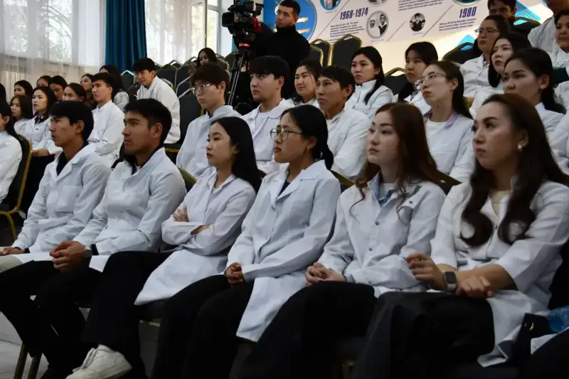 Студенты Абайской области обсуждают важность экологии: влияние на будущее лесов и здоровья экосистемы Астане