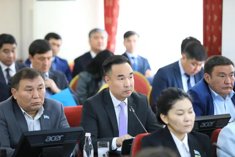 Асхат Шахаров поделился планами развития региона на сессии маслихата (2)