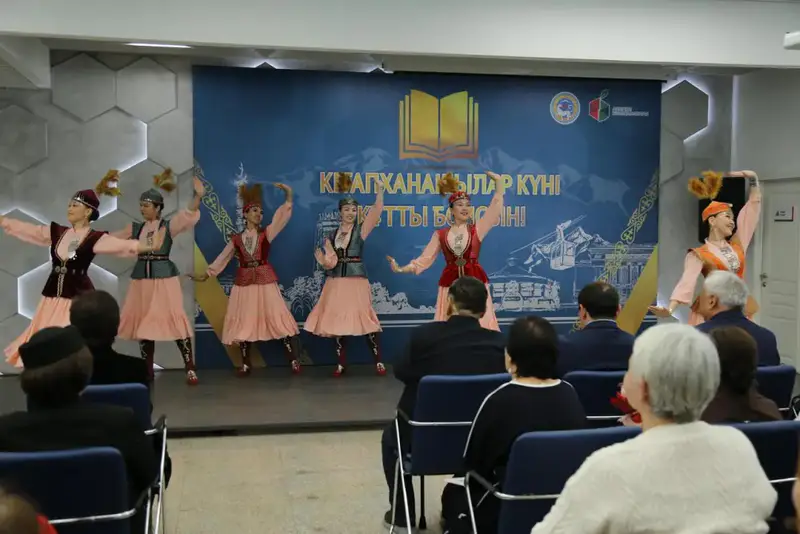 В Алматы отметили День библиотекаря: праздник для любителей книг и признание труда библиотекарей Астане