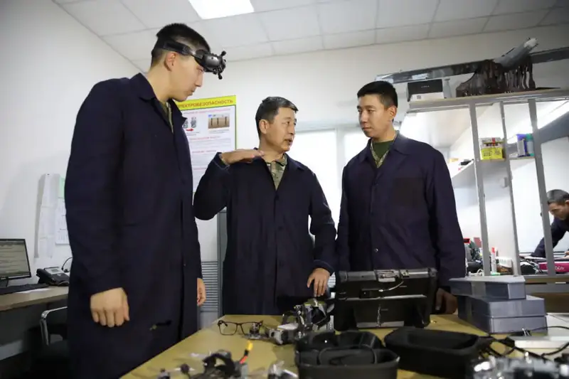 Когда служба – наука: школьники посетили технологический парк Национального университета обороны (7)