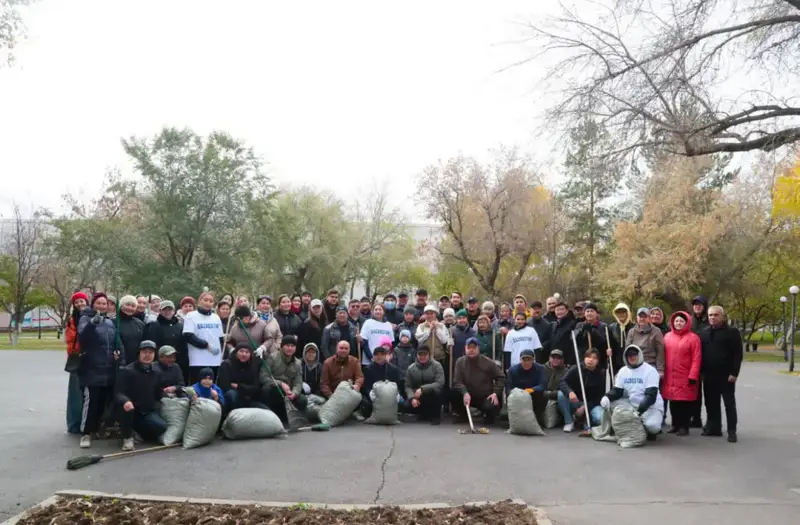 «Таза Қазақстан»: работники столичных учреждений культуры вышли на масштабную уборку в Астане (4)