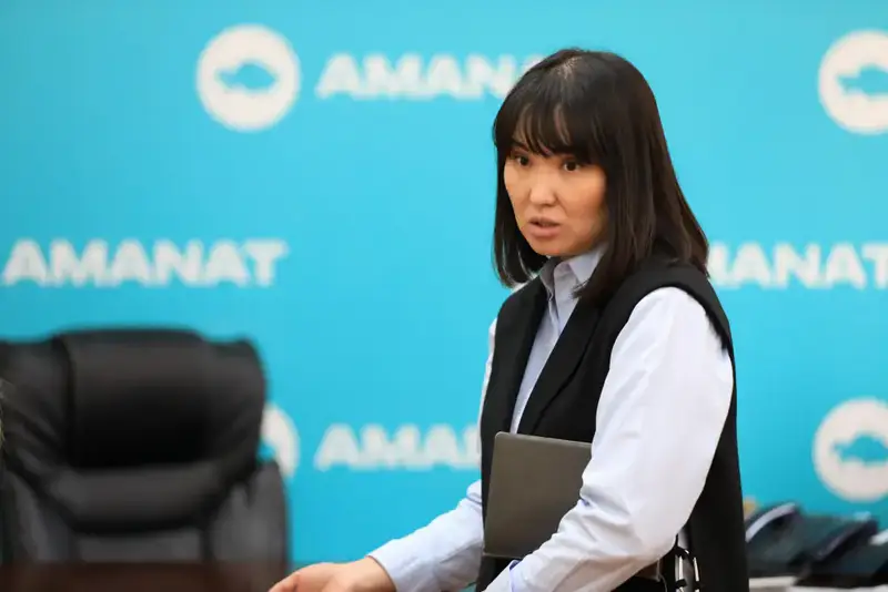 ?? Аким области провел личный прием граждан (2)