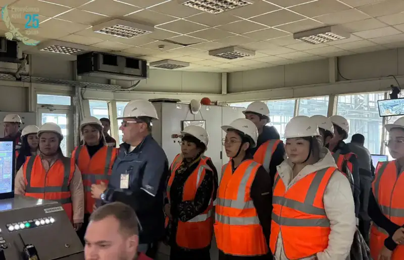 Студенты знакомятся с современными технологиями на экскурсиях в рамках экологической инициативы "Таза Қазақстан" Астане