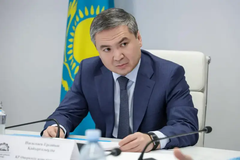 Министр Ерсайын Нагаспаев провёл приём граждан по личным вопросам (2)