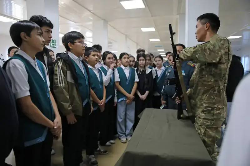 Когда служба – наука: школьники посетили технологический парк Национального университета обороны (4)