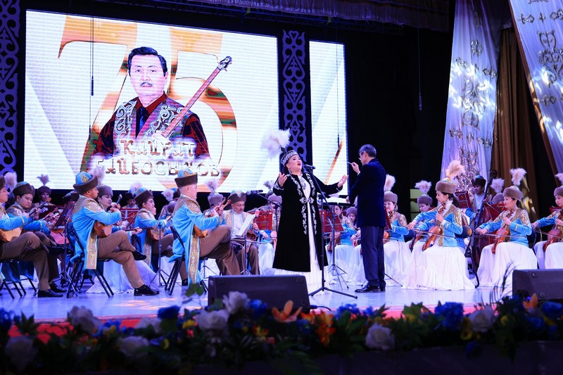 В Караганде поздравили с юбилеем народного артиста Казахстана Кайрата Байбосынова (3)