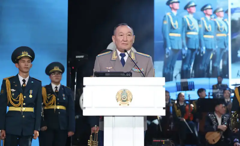 Министр обороны вручил государственные и ведомственные награды военнослужащим Вооруженных сил (4)