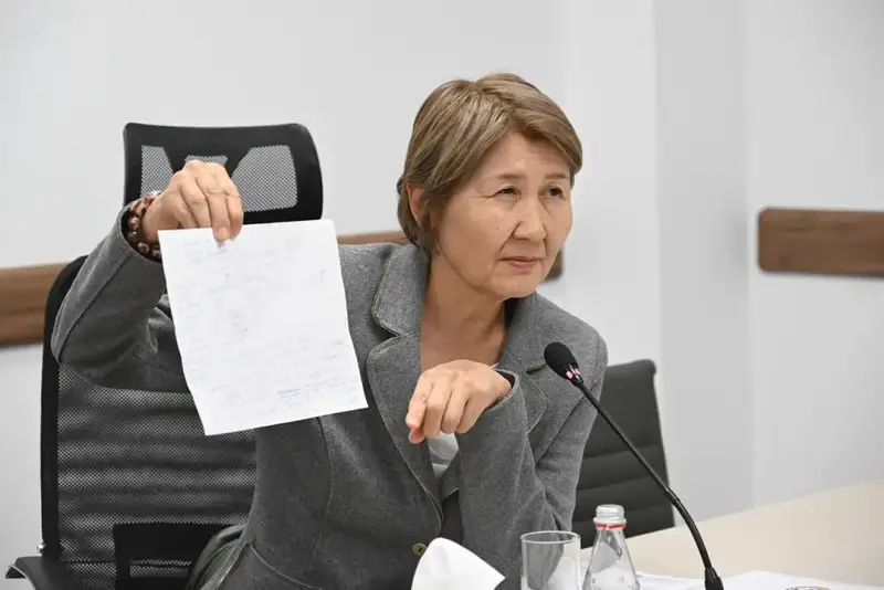 Аким города Алматы провел личный прием граждан (3)