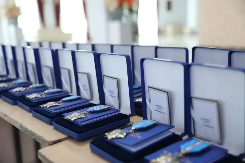 В День Республики актюбинцам вручили государственные награды (3)