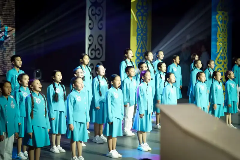 В преддверии Дня Республики министр просвещения вручила 64 учителям звание «Лучший педагог» (4)