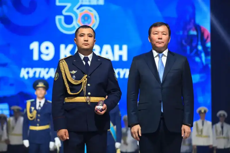 В Актобе отметили 30-летие службы по чрезвычайным ситуациям, акцентировав внимание на награждении участников и развитии материально-технической базы. Астане