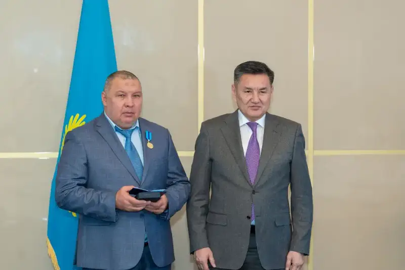 В канун Дня Республики жители ВКО были удостоены государственных наград (4)