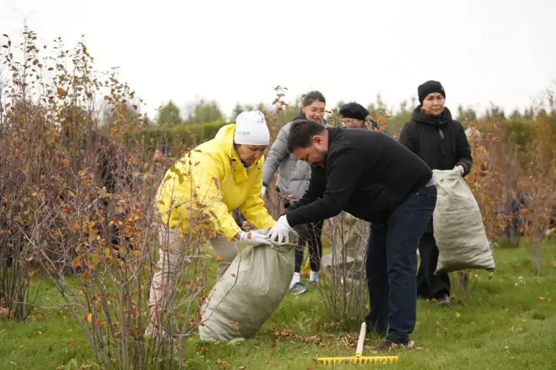 Более 200 специалистов Министерства водных ресурсов и ирригации вышли на субботник в рамках экологической акции «Таза Қазақстан» (5)
