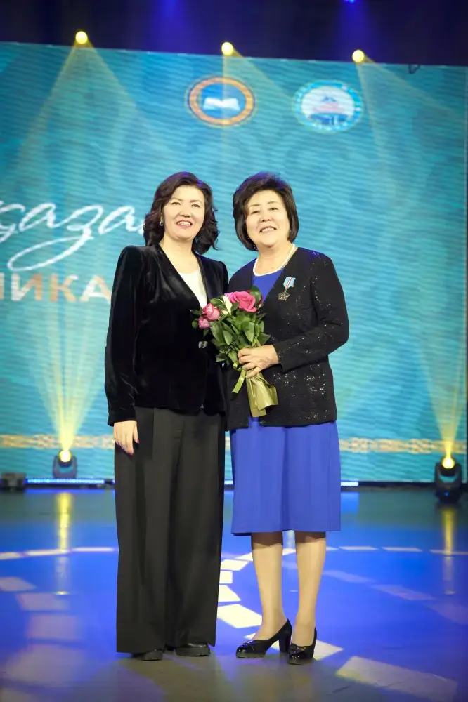 Награждение работников образования: признание вклада в будущее поколения Астане