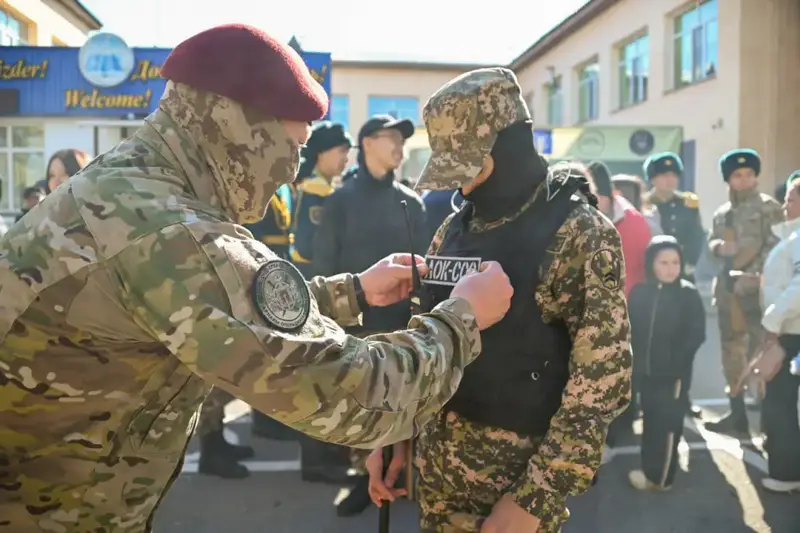 Столичные школьники вступили в ряды движения «Жас сарбаз» (8)