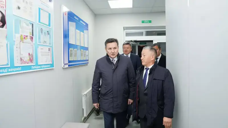 В спорткомплексе села Привольное Уланского района проводится капремонт (5)