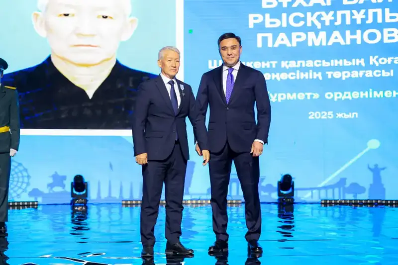 Шымкенте торжественно отметили День Республики и 35-летие Декларации о государственном суверенитете (2)