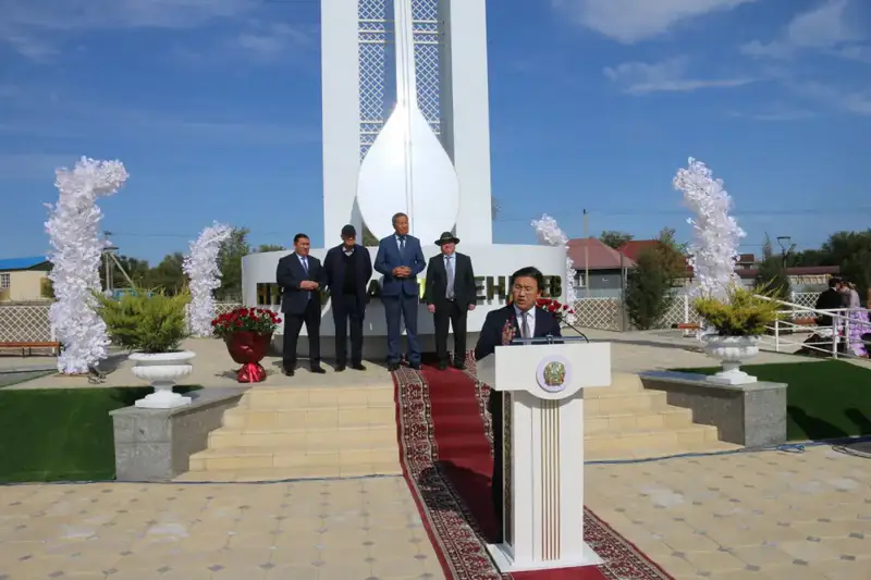 Установка мемориальной стелы в родном селе Нургисы Тлендиева как начало новых культурных традиций Астане