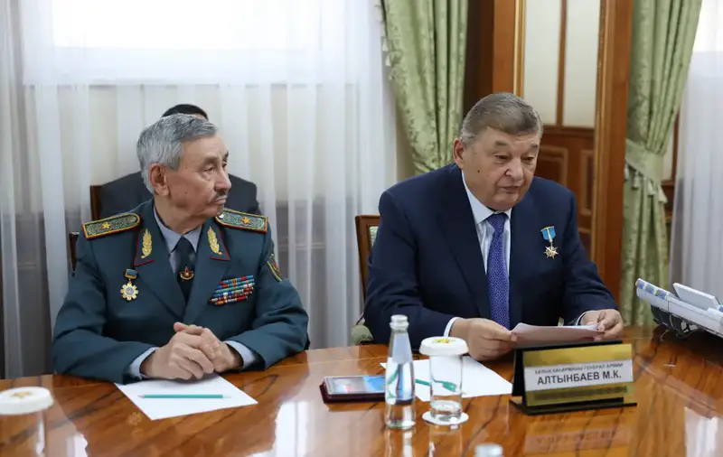 Встреча министра обороны с ветеранами: обсуждение имиджа армии и поддержки военнослужащих Астане