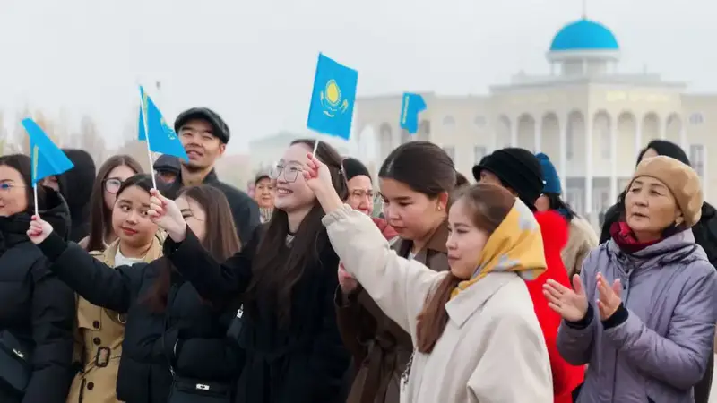 В Западно-Казахстанской области состоялась церемония поднятия Государственного флага (5)