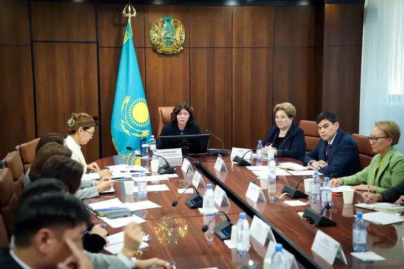 Министр просвещения выразила готовность к открытому диалогу с представителями гражданского общества (6)