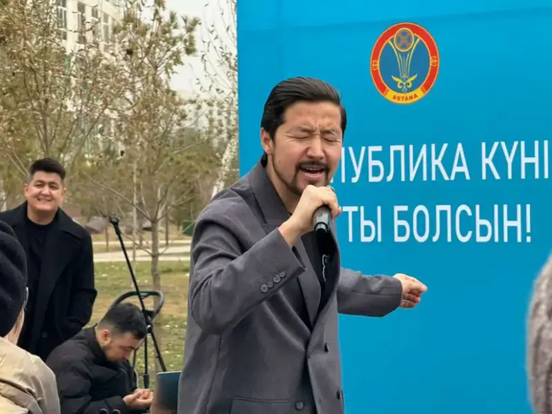 Музыка единства: праздничный концерт ко Дню Республики заполнил сквер «Жагалау» Астане