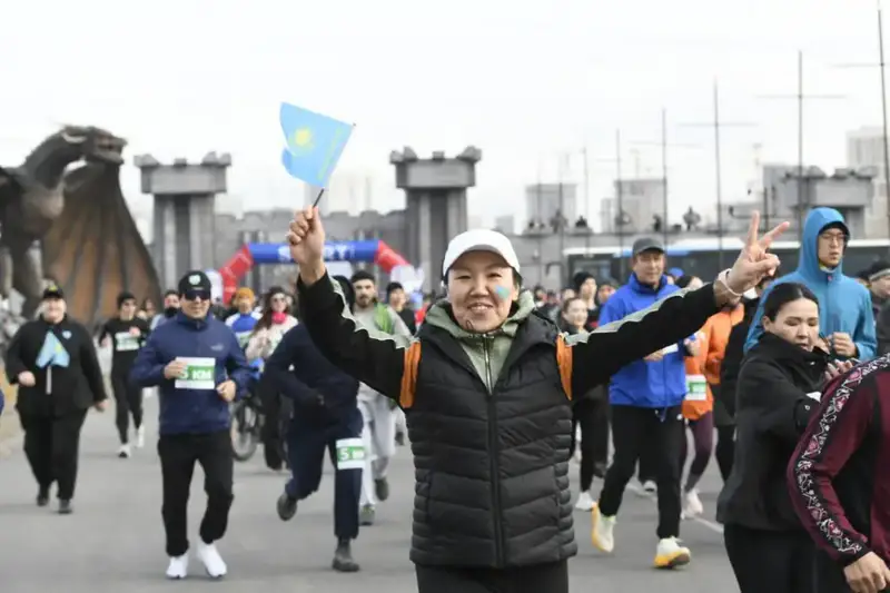 В массовом забеге, посвященном Дню Республики, приняли участие 1500 жителей столицы (10)
