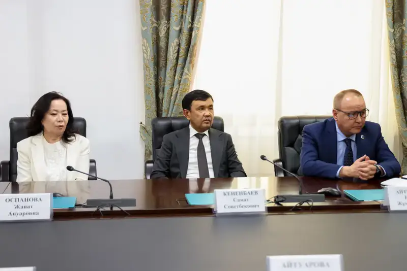 В Высшем Судебном Совете представили новых членов Совета, назначенных Указом Президента от 3 октября 2025 года (4)