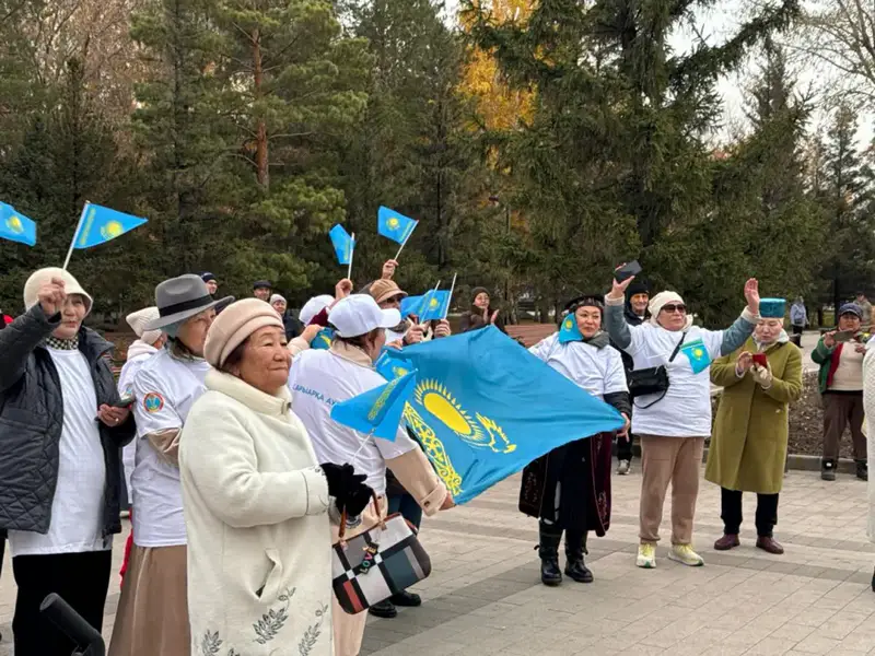 В честь Дня Республики в районе «Сарыарка» Астаны прошел праздничный флешмоб (8)