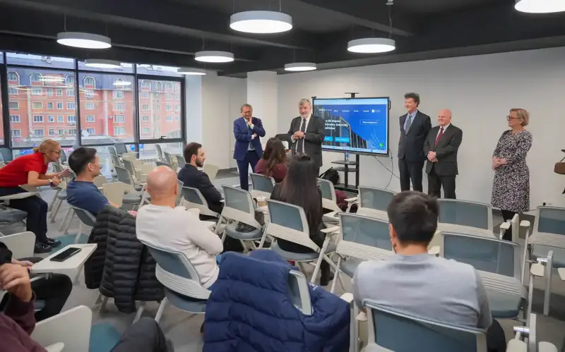 Лорд Алдердайс ознакомился с кампусами Coventry University и Cardiff University в Астане (5)