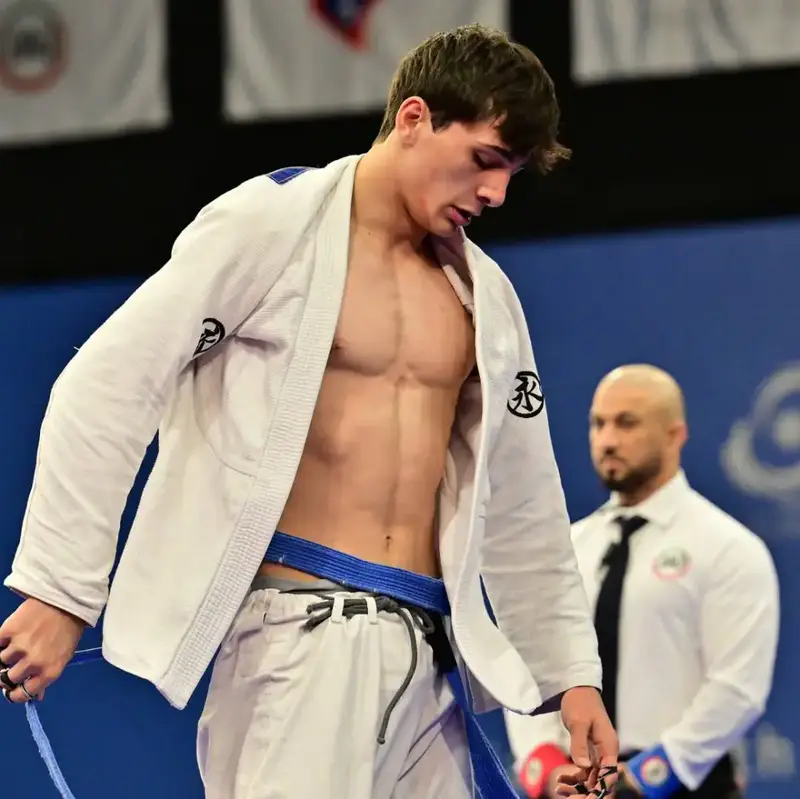 Серебряная медаль Муслима Арсамака на юношеских Азиатских играх: шаг к международной карьере в джиу-джитсу Астане