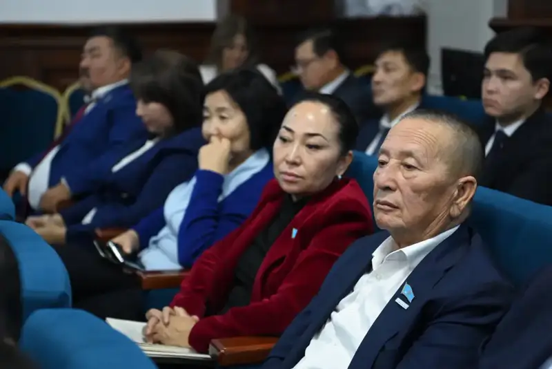 Глава региона встретился с председателями маслихатов (8)