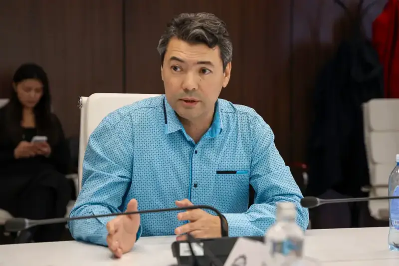 Министр Ерсайын Нагаспаев провёл приём граждан по личным вопросам (6)