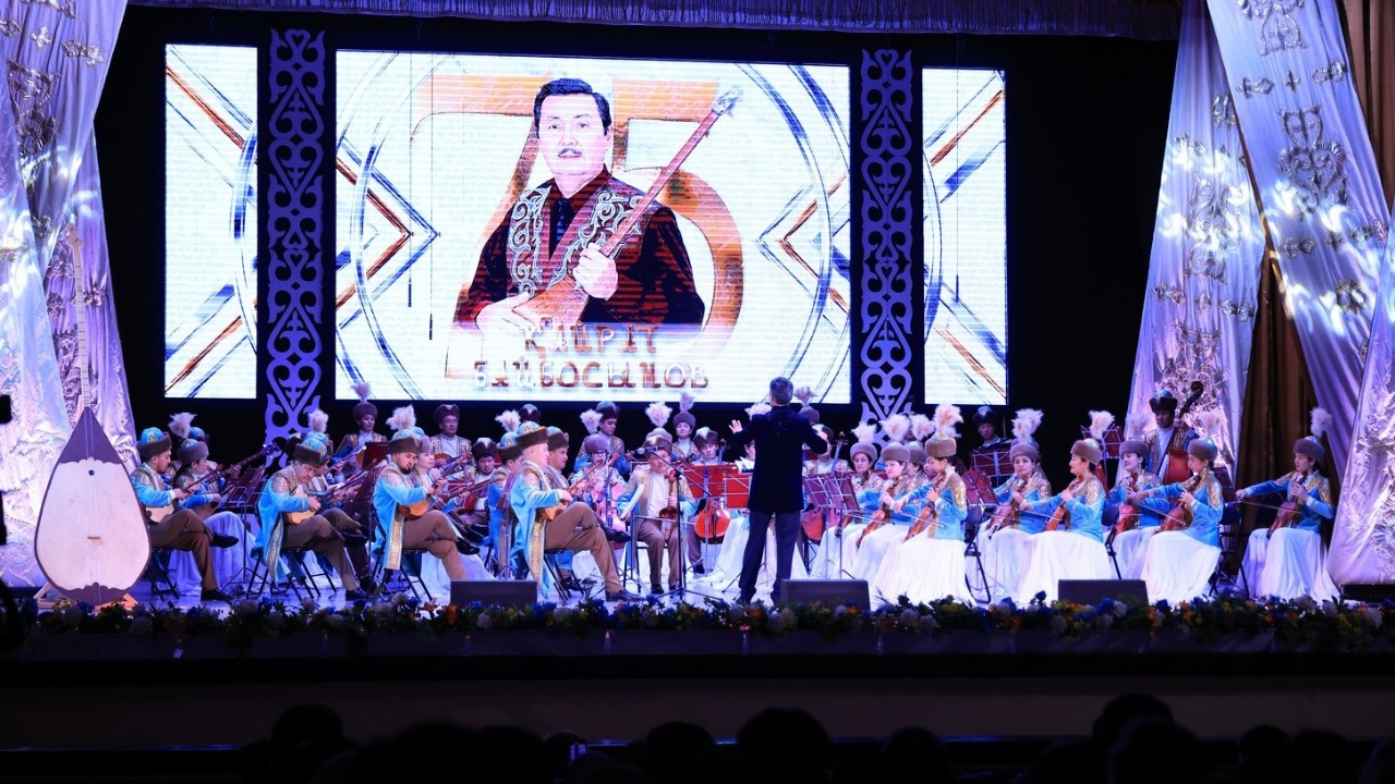 В Караганде поздравили с юбилеем народного артиста Казахстана Кайрата Байбосынова (4)