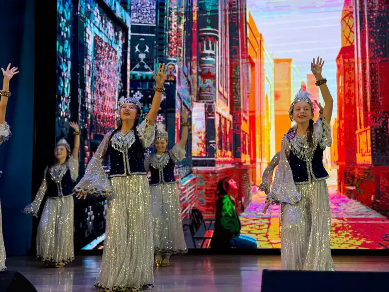 НЕБО, РАДОСТЬ И ЕДИНСТВО: ШЫМКЕНТ ОТМЕТИЛ ПРАЗДНИК В ЯРКИХ КРАСКАХ (7)