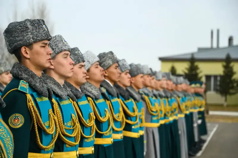 В День Республики в воинских частях прошла церемония поднятия Государственного флага (5)