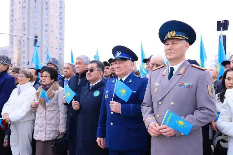 Сотни карагандинцев одновременно исполнили государственный гимн в День Республики (6)