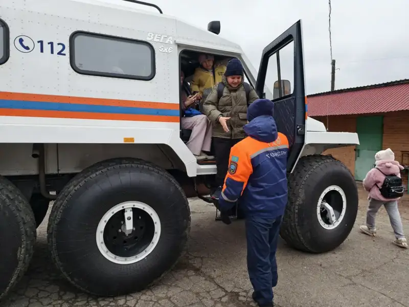 30-летие МЧС: Спасатели проводят дни открытых дверей и пресс-туры (2)
